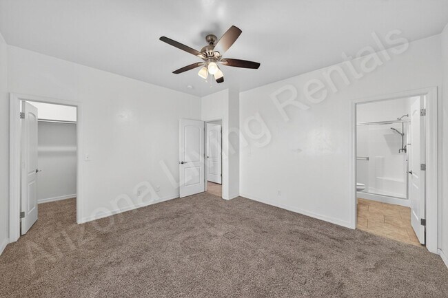 Building Photo - DESIRABLE LOCATION WITH RV PARKING
