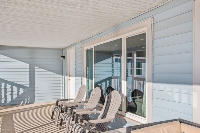 Building Photo - Lake Talquin - LAKEFRONT- Furnished 3 bedr...