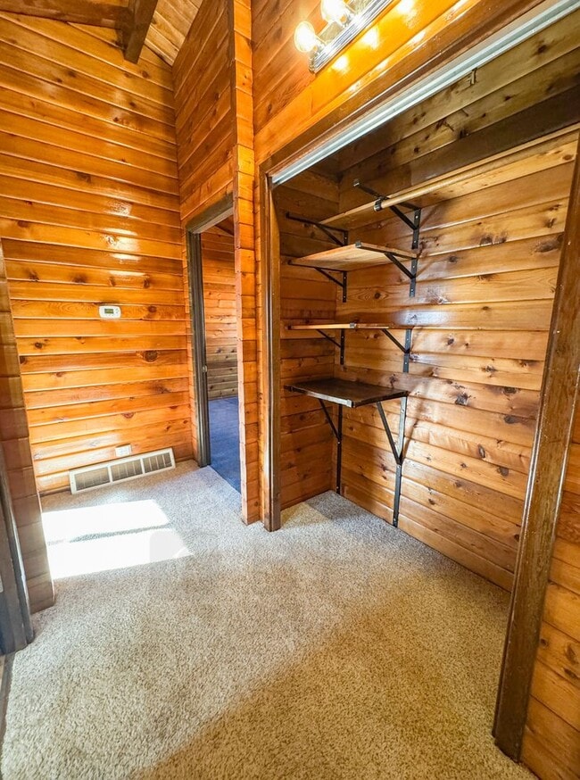 Building Photo - Cozy 2 bed/ 1 bath- Dog Friendly House