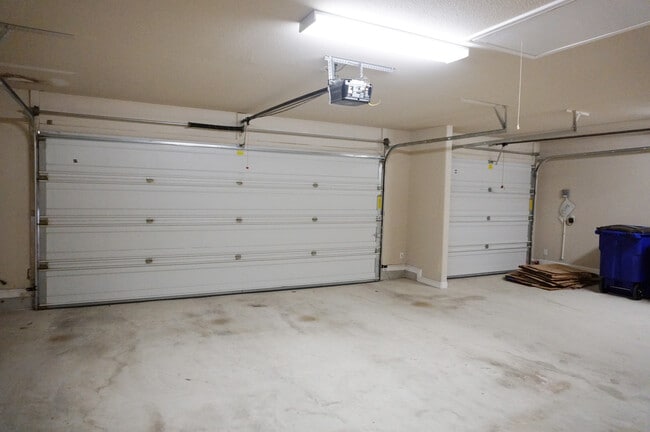 Building Photo - 6620 Estana Ln