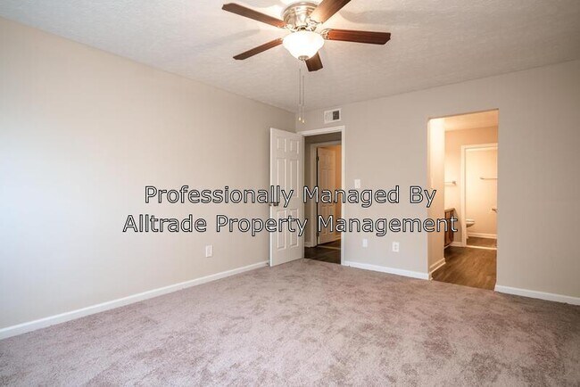 Building Photo - 9400 Doral Ct