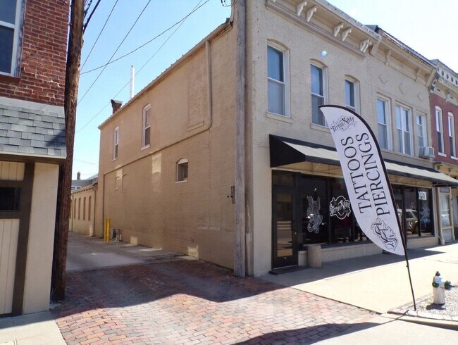 Building Photo - 316 Main St