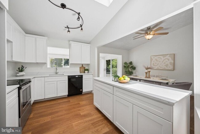 Building Photo - 1365 Moyer Rd