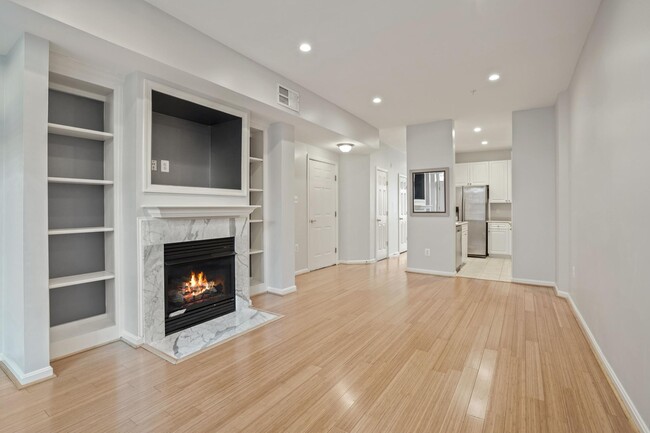 Building Photo - 2651 Park Tower Dr