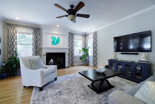 Building Photo - Beautiful home in Charleston walk community!