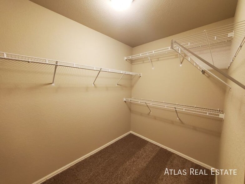Building Photo - 710 Finch Dr