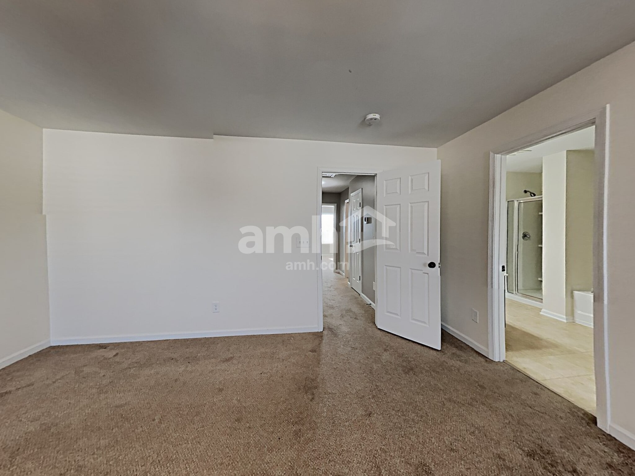 Building Photo - 702 White Oak Dr