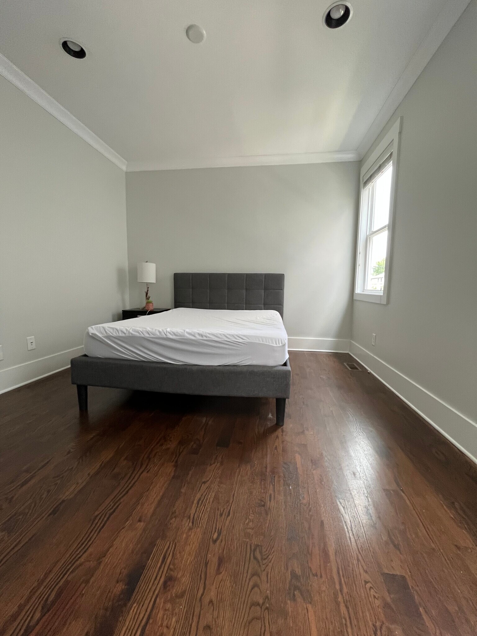 Building Photo - 1705 14th Ave S