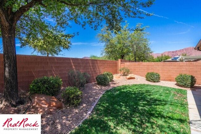 Building Photo - 4 Bedroom in Amber Estates - Newer LVP Flooring throughout home!