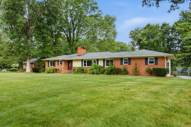 Building Photo - 205 S Palisades Dr