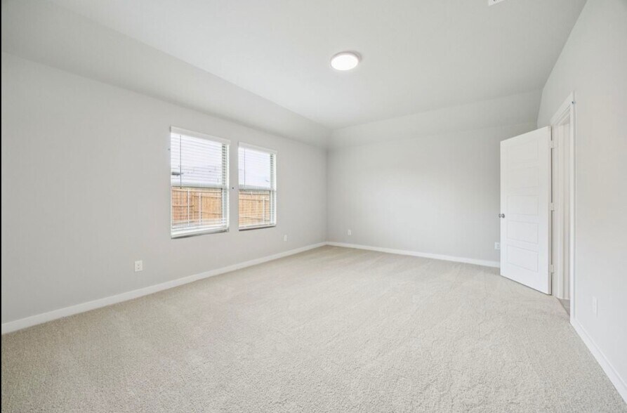 Building Photo - 1012 Rosemary Hill Dr