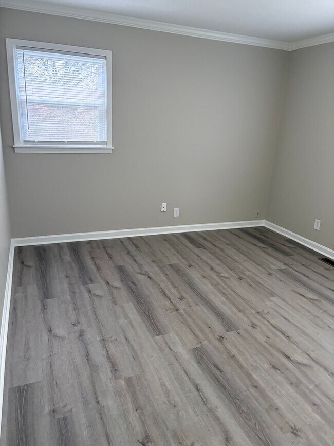 Building Photo - Newly Renovated For You! DEPOSIT SPECIAL $1000.00!