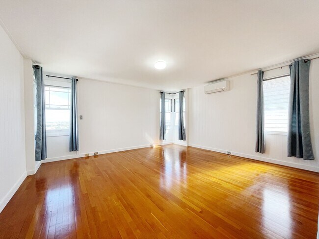 Building Photo - Panoramic Views from Executive Home near Tripler & Kaiser Hospitals