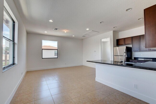 Building Photo - 2086 Dickens Ter