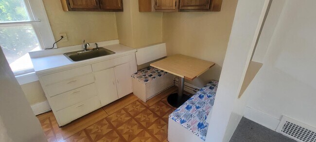 Building Photo - 20 N Willow St