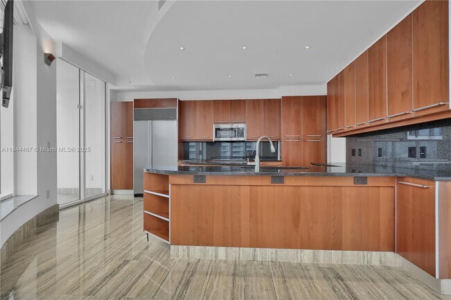 Building Photo - 901 Brickell Key Blvd