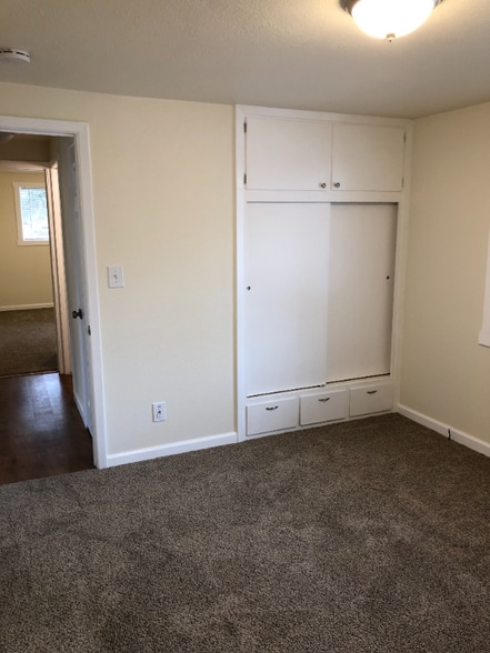 Building Photo - 1015 Roosevelt Ave