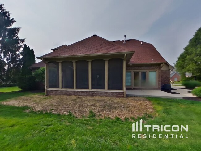 Building Photo - 6055 Fawnwood Dr