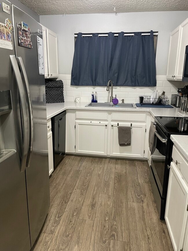 Building Photo - 3606 S Depew St