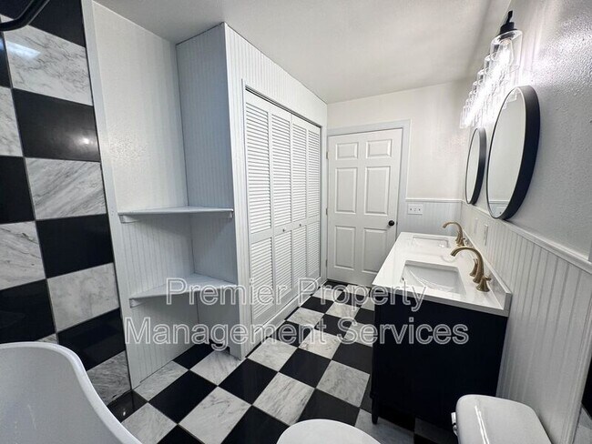 Building Photo - 2005 8th Ave N