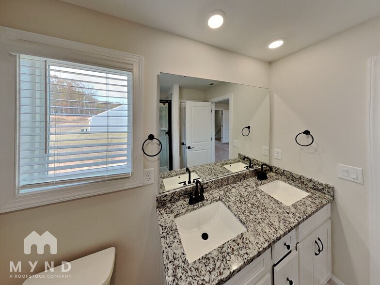 Building Photo - 158 Wembury Ln