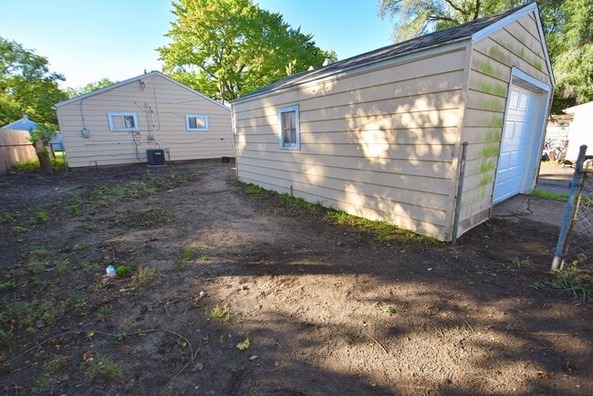 Building Photo - Remodeled, 2 bedroom South Bend IN home