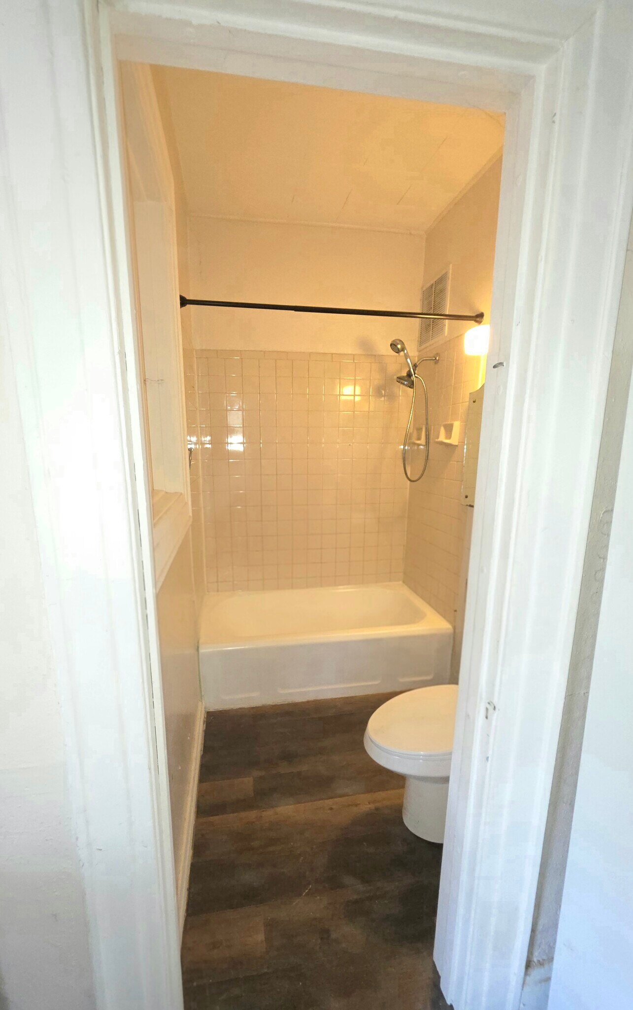 Building Photo - 2218 E Eden Pl