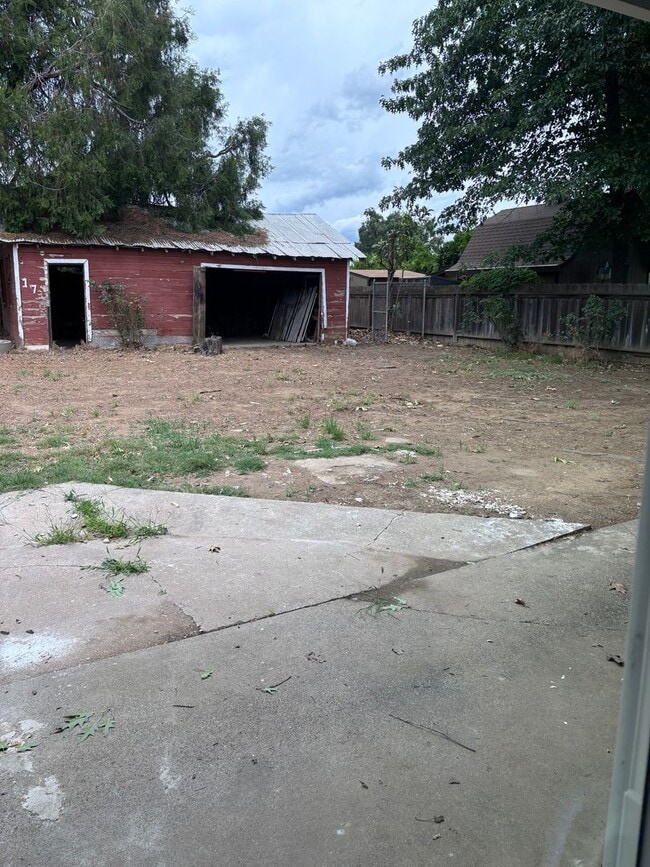 Building Photo - 17 Hollis Ln