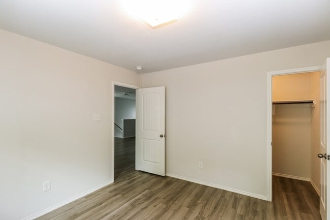 Building Photo - 2722 Madison Ct
