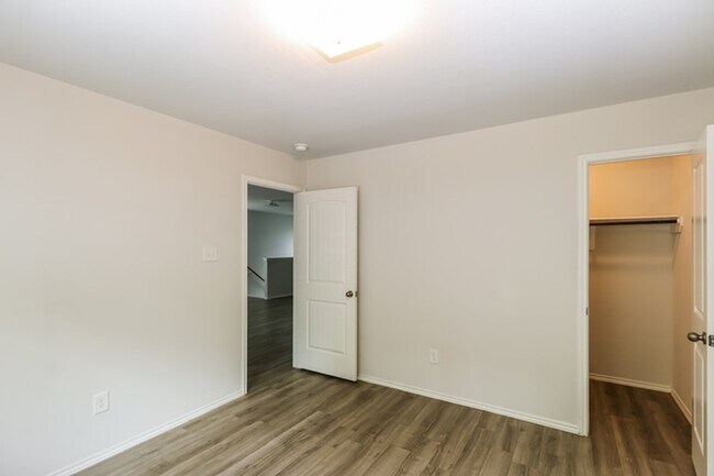 Building Photo - 2744 Madison Ct