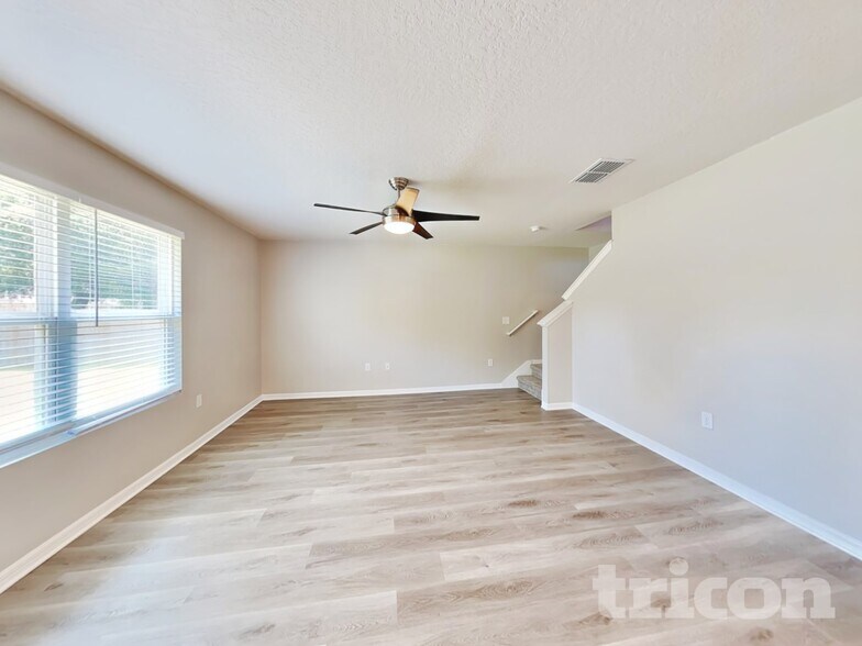 Building Photo - 19 Rosecroft Ln