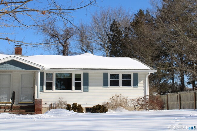 Building Photo - 14 Knollwood Dr