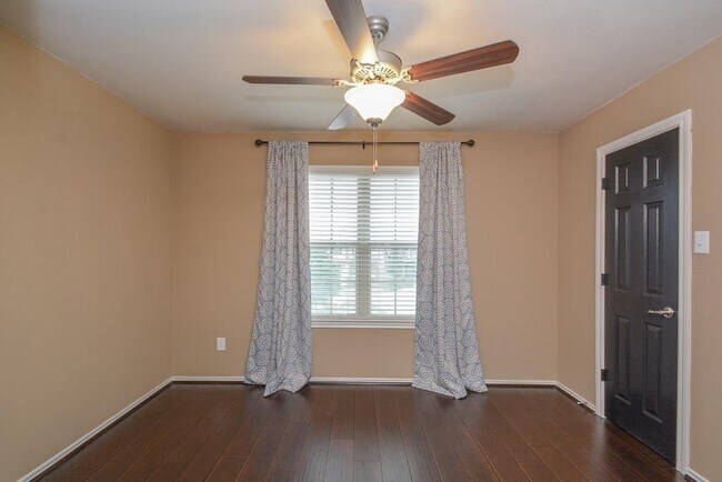 Building Photo - 6490 Calgary Woods Ln