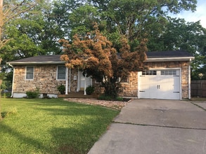 Building Photo - 1303 Mills Dr