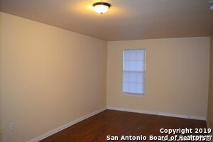 Building Photo - 122 Oak Valley Dr