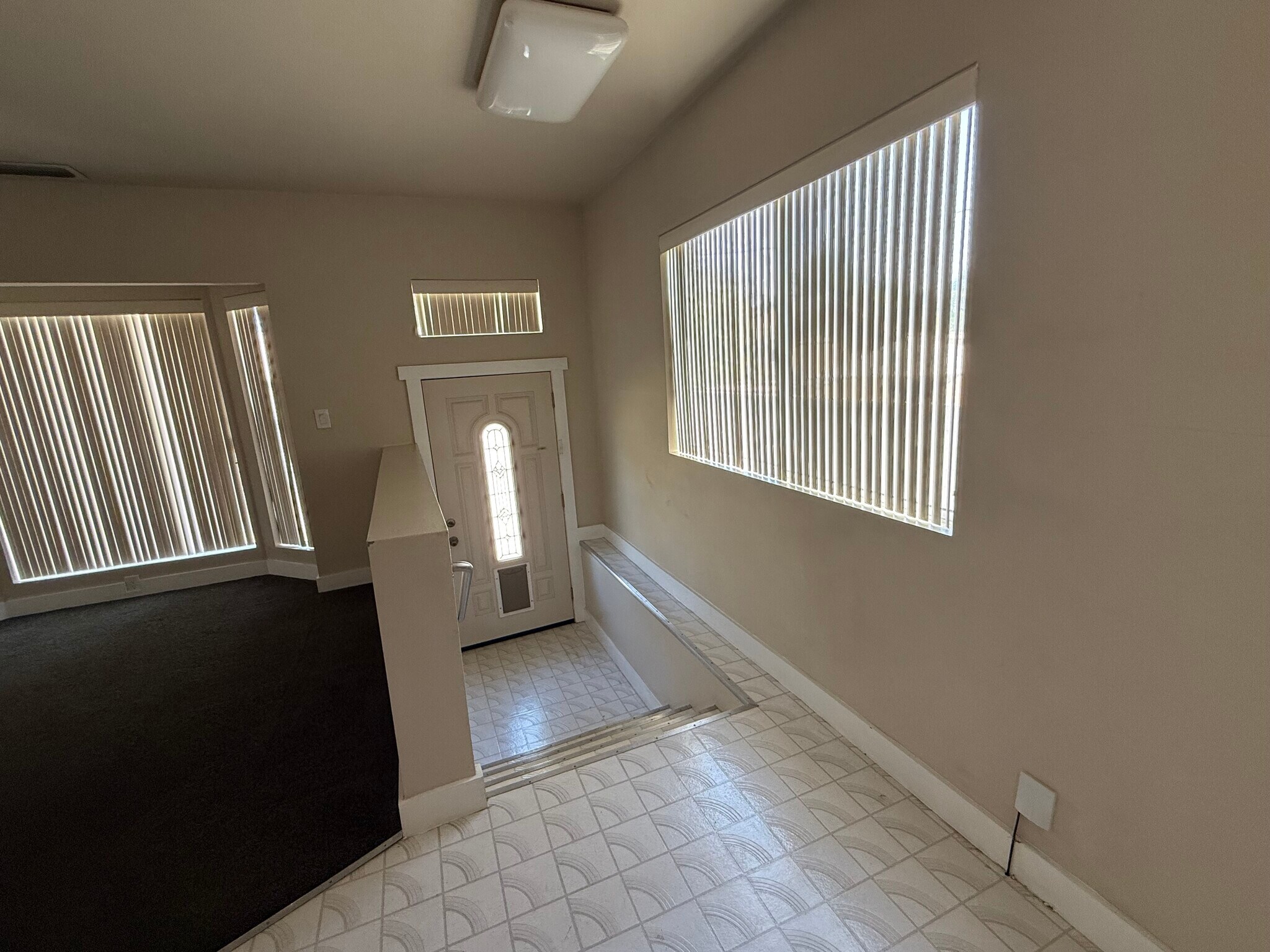 Building Photo - 280 S Craig Ave