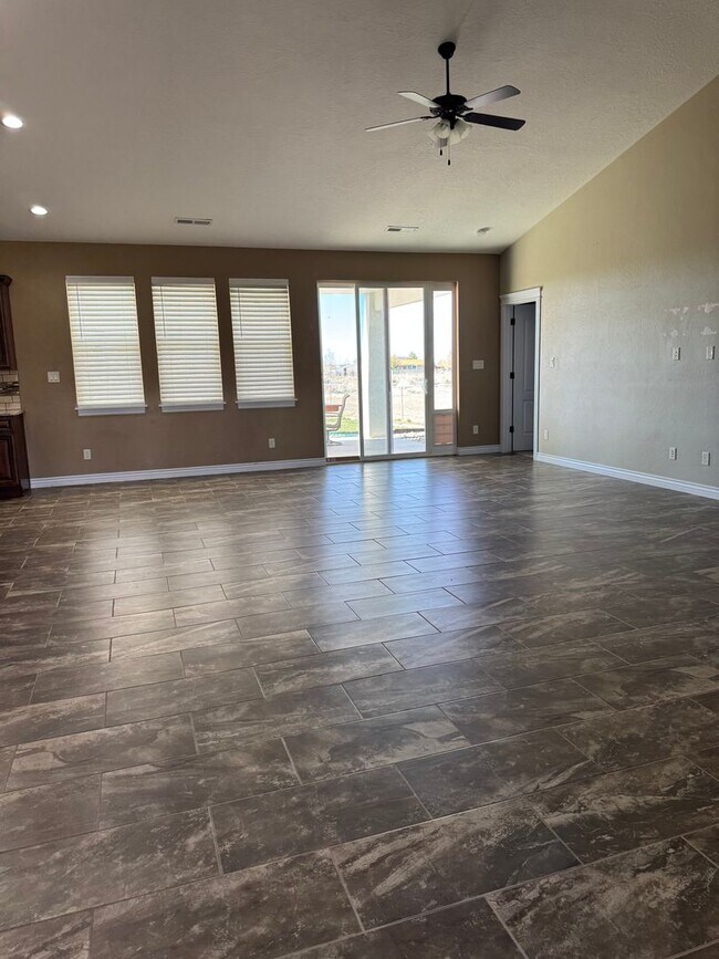 Building Photo - Executive 4-Bedroom Home for Rent