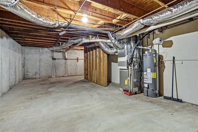Building Photo - 1337 Sweet Pine Dr