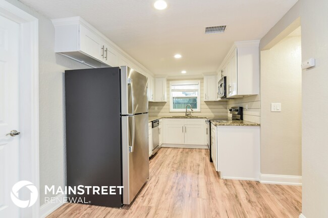 Building Photo - 7241 Fairfax Dr