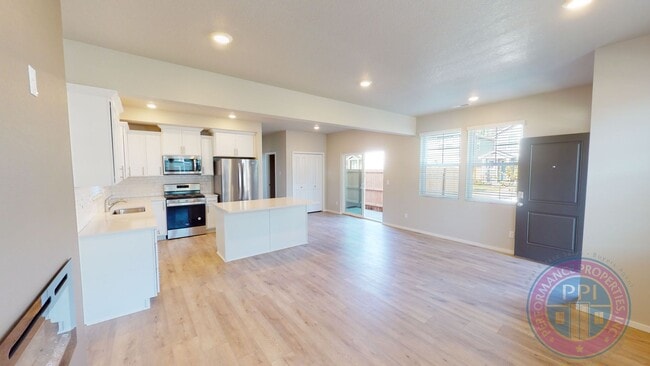 Building Photo - New Construction, Stylish Floorplan & Amen...