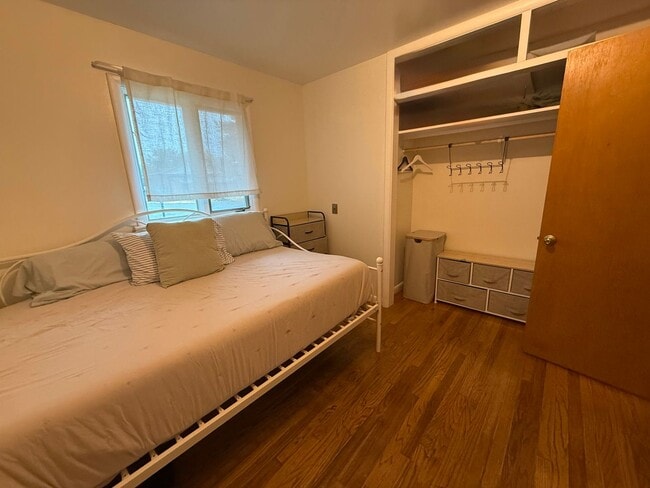 Building Photo - FULLY FURNISHED Midtown Three Bedroom Space for Rent, Great Location!