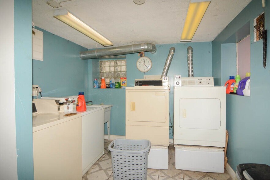 Building Photo - 2129 N Mozart St