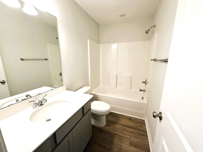 Building Photo - 2116 Mapleton Dr