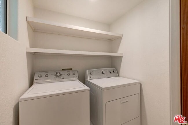 Building Photo - 921 24th St