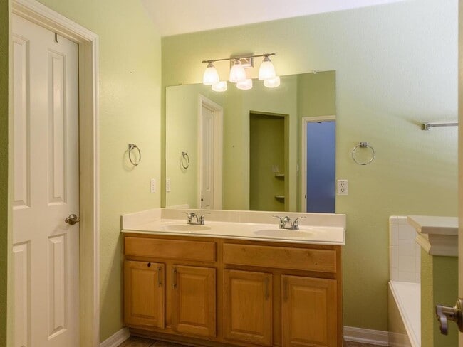 Building Photo - 442 S Lynnwood Trail