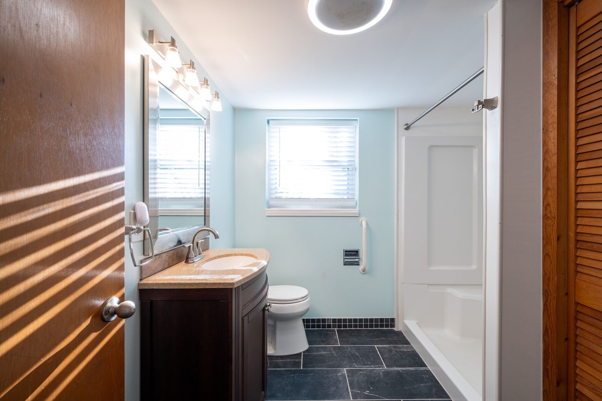 Building Photo - 85 Meadowdew Ln