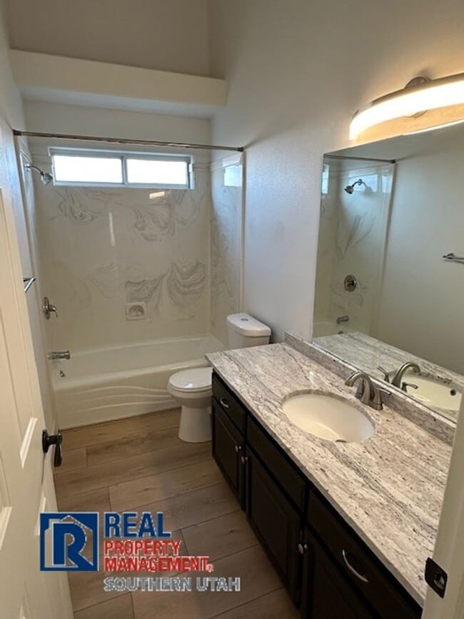 Building Photo - Single Leve Home Near Pine View