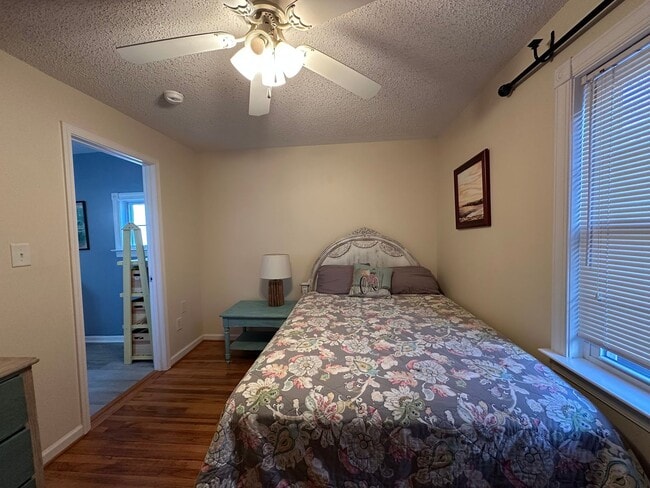 Building Photo - 2 Bed 2 Bath Fully Furnished Home