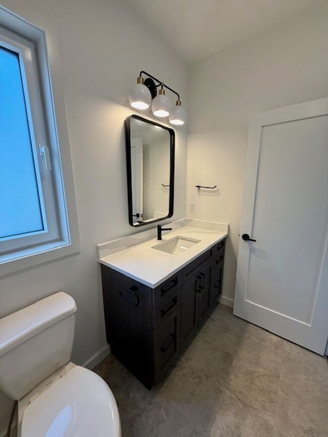 Building Photo - Single Family HOME with 3 Bedrooms 2 1/2 Bathrooms - Where Mountains meet you at upscale living!