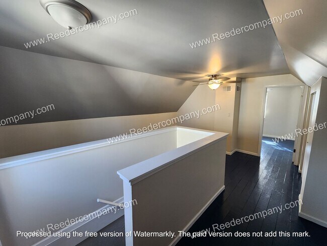 Building Photo - 3 bedroom 1 bathroom house in Munster with 2.5 car garage!